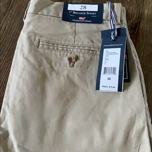 Men’s khaki shorts never been worn waist 28 7 inch